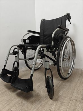 Складная кресло-коляска 48 см Invacare Action 1R б/у с тормозами на ручках