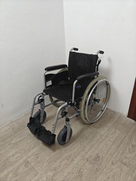 Інвалідний візок 42 см Invacare Action 1NG б/в