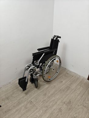 Крісло колісне 42 см Drive Medical з гальмами на ручках б/в