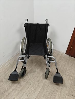 Крісло колісне 42 см Drive Medical з гальмами на ручках б/в