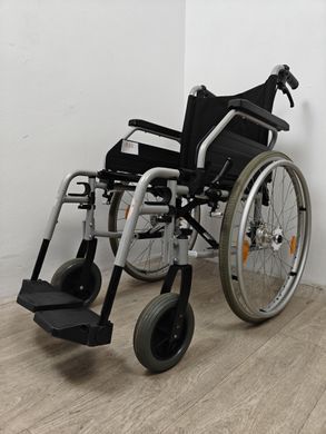 Крісло колісне 42 см Drive Medical з гальмами на ручках б/в
